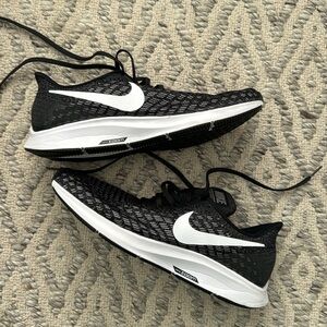 Nike Women's Black and White Athletic Shoes